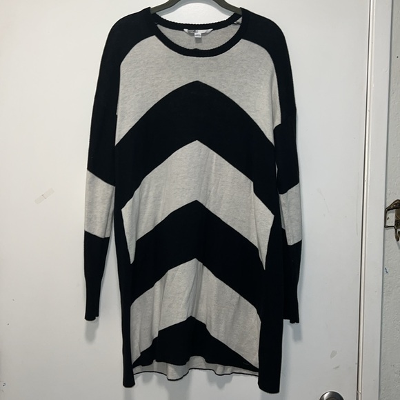 NEVER WORN Volcom dress/long sweater, size Large. - Picture 4 of 4